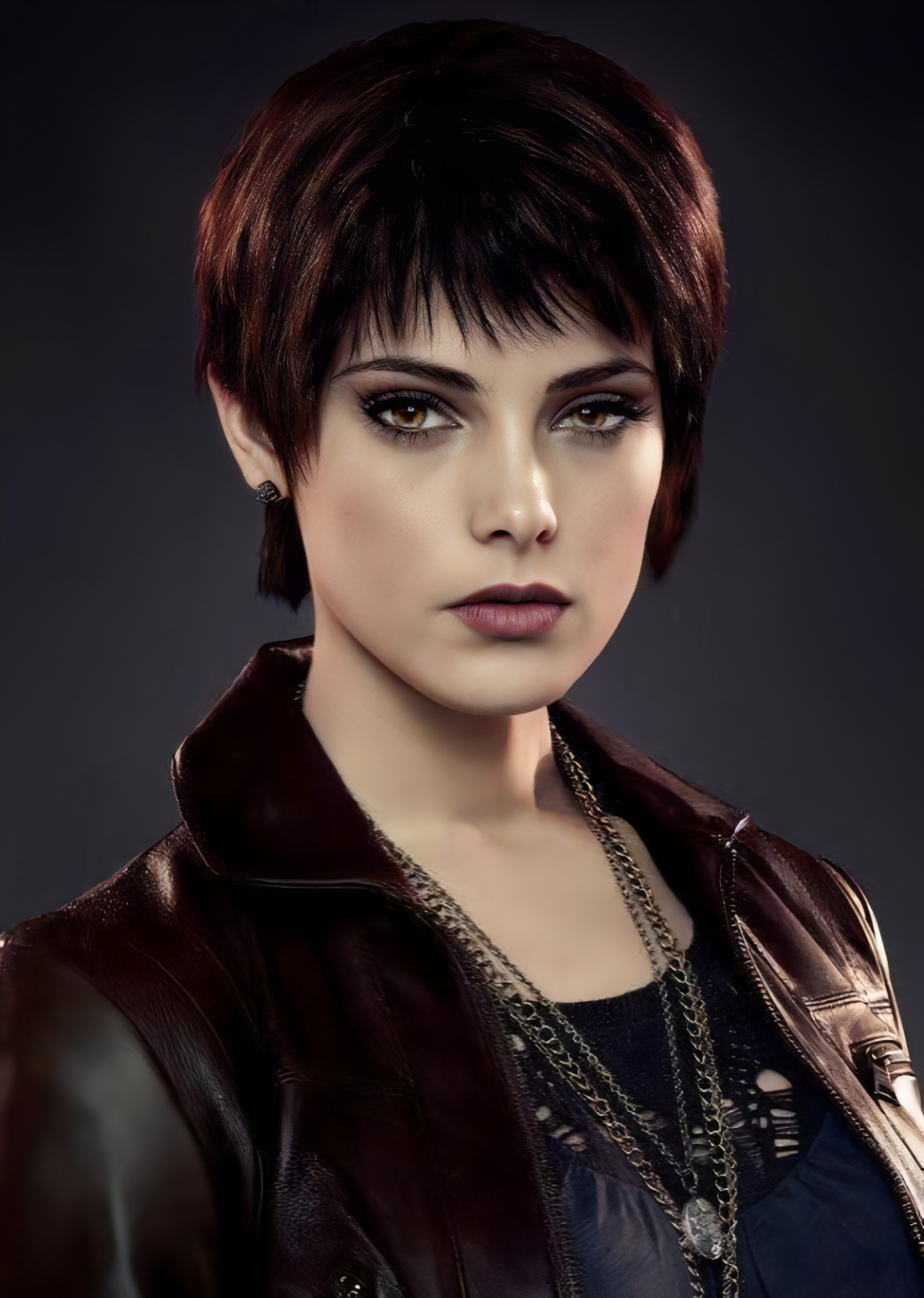 Ashley Greene conhecida pela personagem 'Alice Cullen' em crepúsculo e Skeet Ulrich estrelam terror psicológico inspirado em Waco